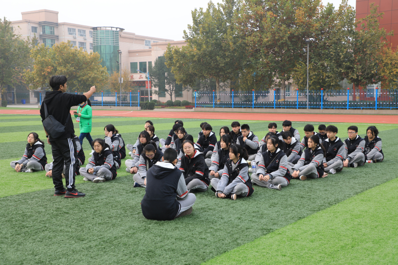 数百重庆中学生走进精中体验激情学习